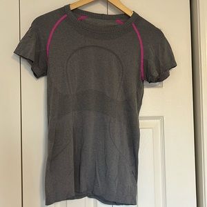 Lululemon ladies T-shirt